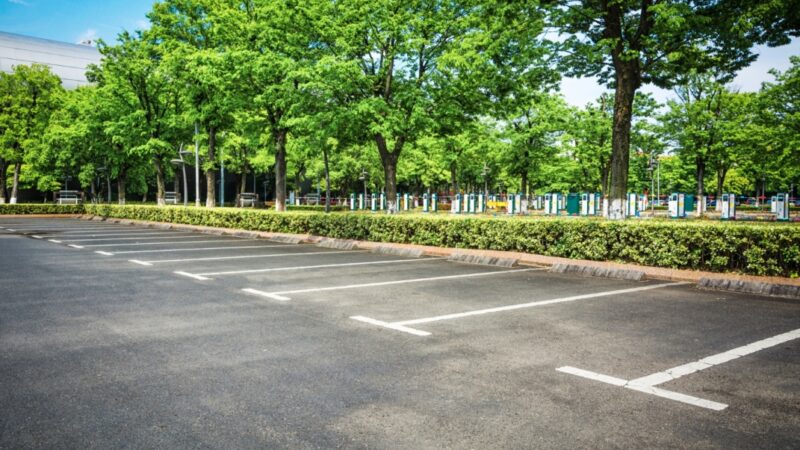 Zasady parkowania na Mokotowie ulegają zmianie: konsultacje z mieszkańcami
