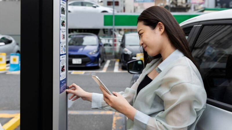 Zmiany w systemie parkowania w Warszawie: nowe strefy i parkometry