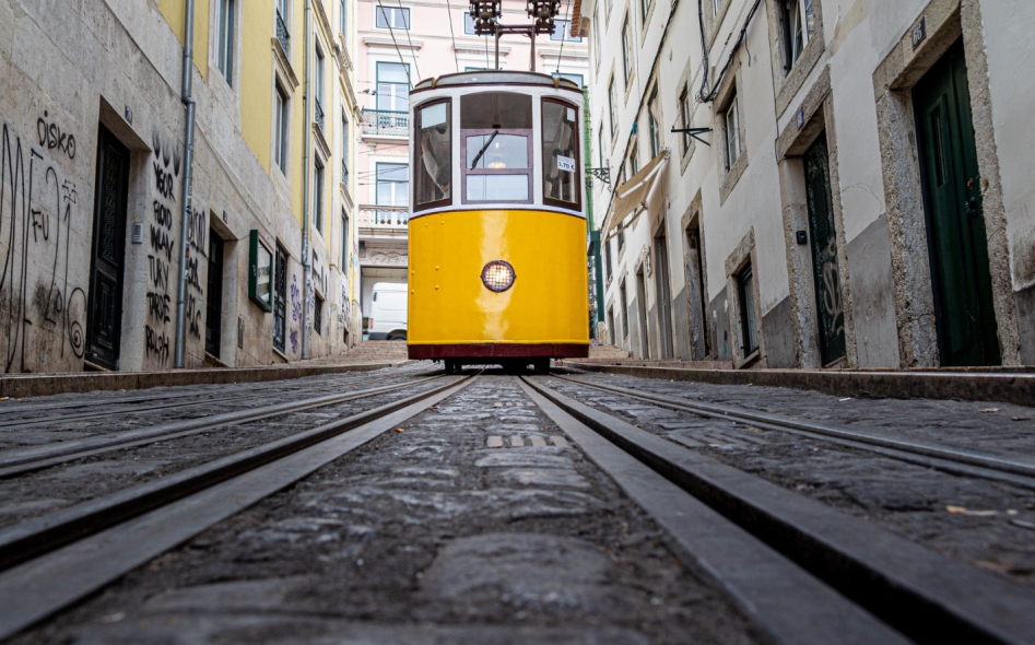 Awaria na warszawskich Bielanach: dwie jednostki tramwajowe miały kolizję, wymagająca interwencji medycznej