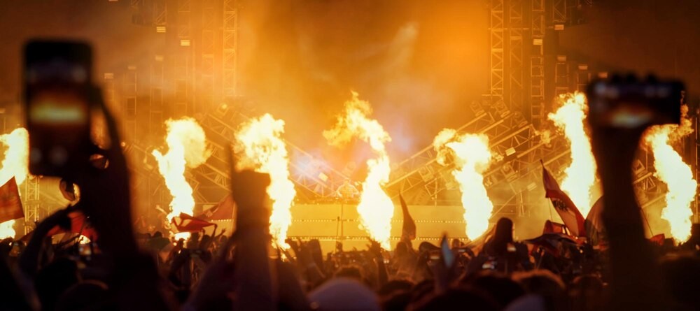 Folkowe rytmy i nowoczesne brzmienia: Kapela ze Wsi Warszawa oraz Bassałyki w Zarębie z afterparty od Kosmos Mega Soundsystem