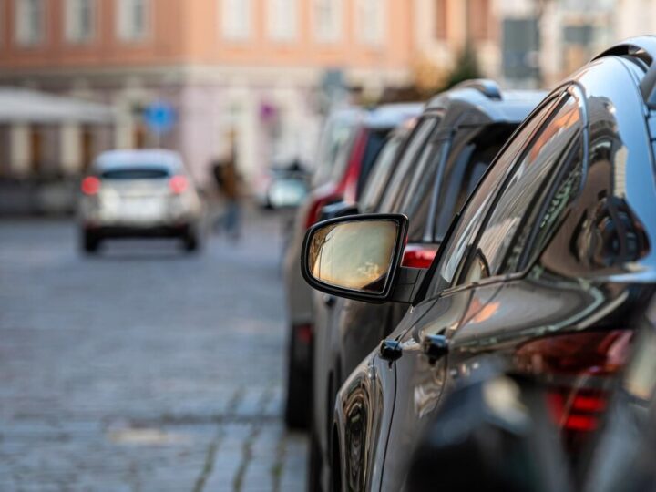 Pożar dostawczaka na S7: Chaos i utrudnienia pod Radomiem!