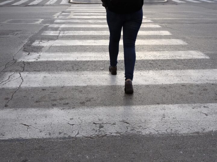 Tragedia na torach: Pieszy potrącony przez pociąg w Wesołej, prokuratura bada sprawę