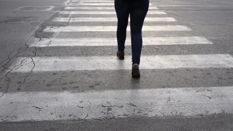 Tragedia na torach: Pieszy potrącony przez pociąg w Wesołej, prokuratura bada sprawę
