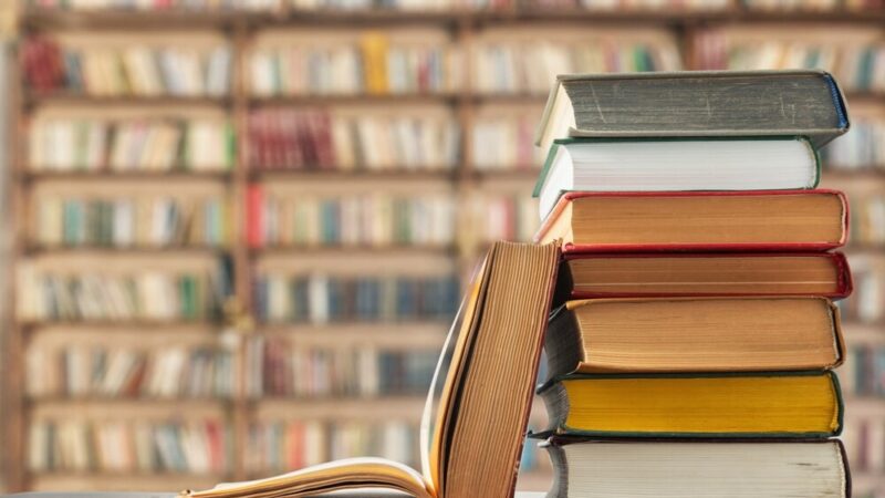 Kreatywne wieczory w bibliotece: stwórz swój Reading Journal tej jesieni!