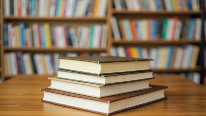 Kreatywna Jesień w Bibliotece: Dyniowe Stempelki dla Małych Artystów!