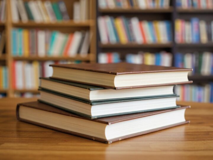 Zemsta, Fałszerstwa i Literackie Sekrety: Noc z Maciejem Siembiedą w Bibliotece!