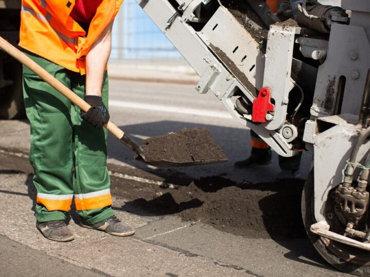 Weekendowe Utrudnienia na Aleji KEN: Nowy Asfalt, Nowe Problemy dla Kierowców i Pasażerów!