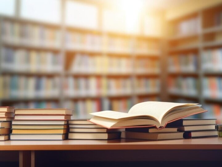 Biblioteka na Puławskiej 43: Miejsce, gdzie książki i psy tworzą idealną parę!