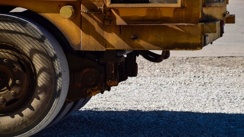 Nowa nawierzchnia i chodniki na ulicy Przemysława II: remont już wkrótce!