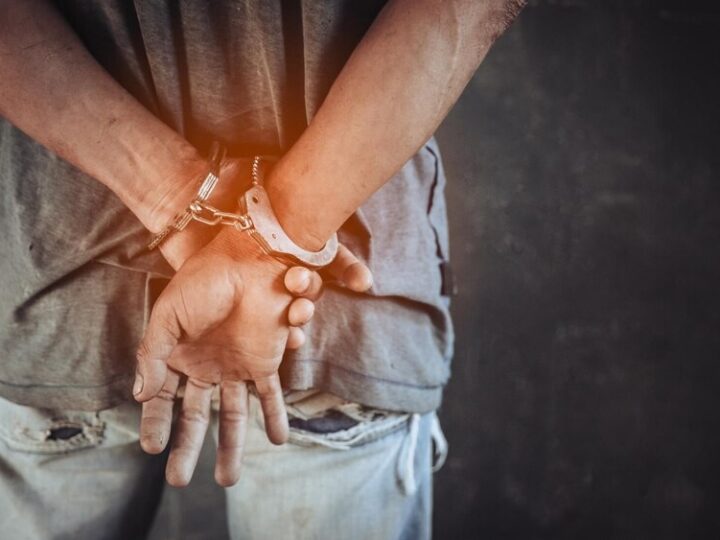 Seniorzy w bezpiecznych rękach: Policja uczy, jak unikać oszustw