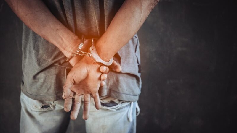 Seniorzy w bezpiecznych rękach: Policja uczy, jak unikać oszustw