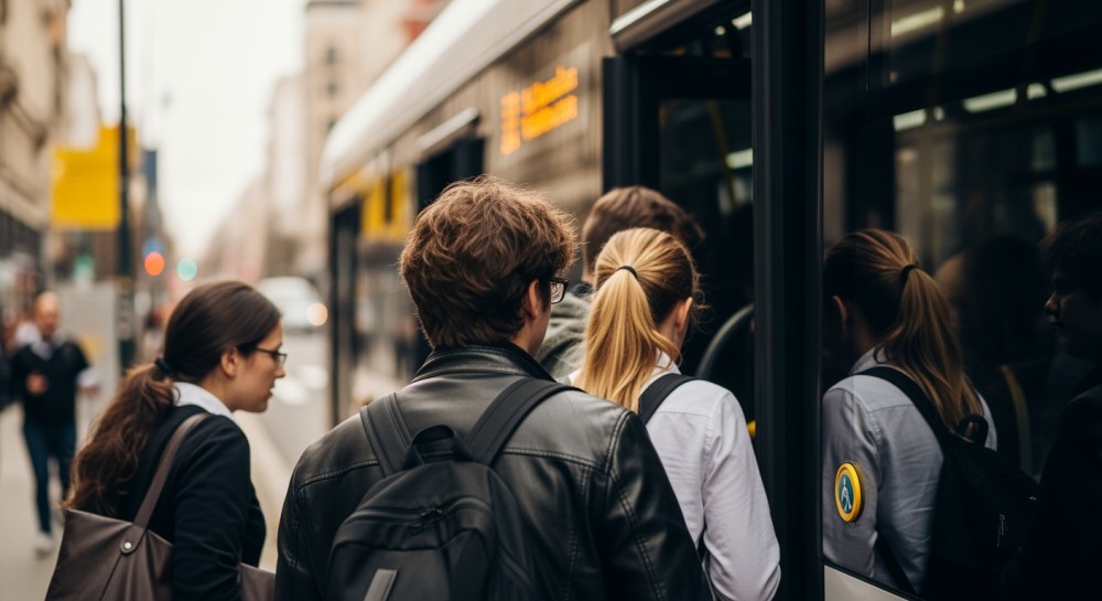 Weekendowe zmiany w Warszawie: 26 nowych linii transportowych na cmentarze!