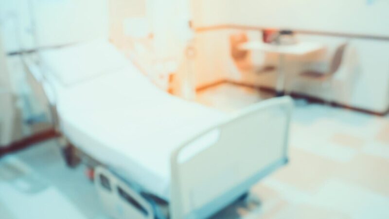 Kobieta z 5 promilami i tajemniczymi pakunkami na dworcu