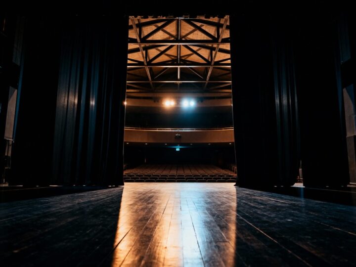 Magiczny wieczór z „Dziadami” przy świetle świec