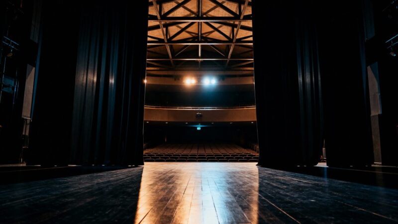 Magiczny wieczór z „Dziadami” przy świetle świec