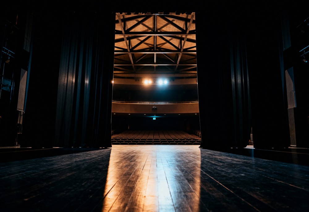 Magiczny wieczór z „Dziadami” przy świetle świec