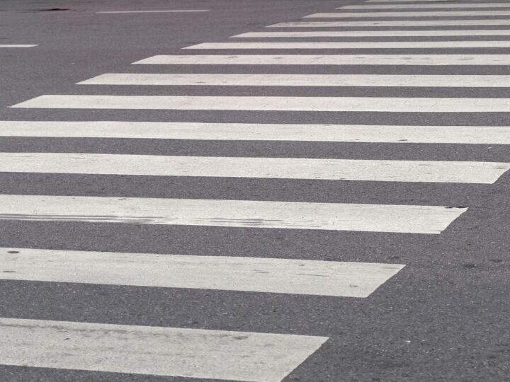 Bezpieczniejsze przejścia na ul. Leszno – nowa sygnalizacja świetlna w Warszawie