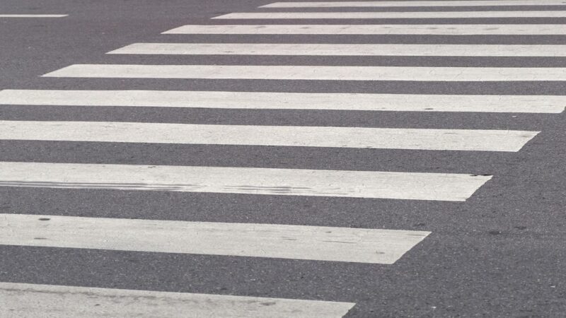 Bezpieczniejsze przejścia na ul. Leszno – nowa sygnalizacja świetlna w Warszawie