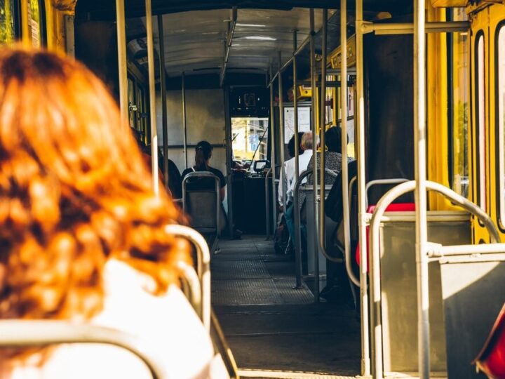 Warszawskie przystanki w czystych rękach: jak Zarząd Oczyszczania dba o porządek