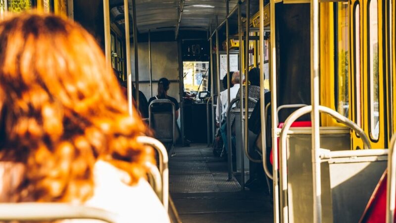 Warszawskie przystanki w czystych rękach: jak Zarząd Oczyszczania dba o porządek