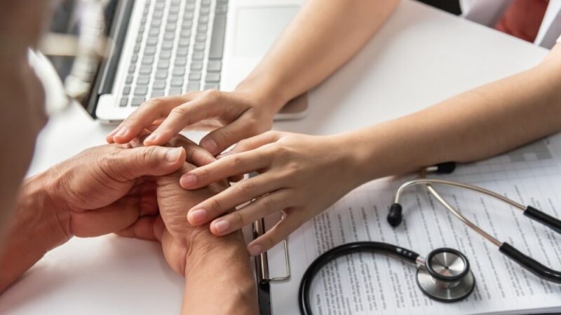 Bohater krwiodawstwa z Warszawy uhonorowany prestiżowym medalem