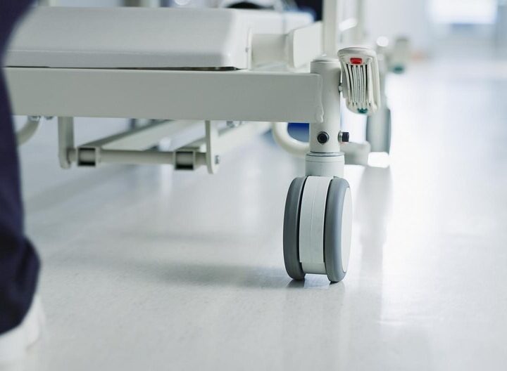 Bezpieczny dom: Jak skutecznie zamontować czujki dymu i tlenku węgla?