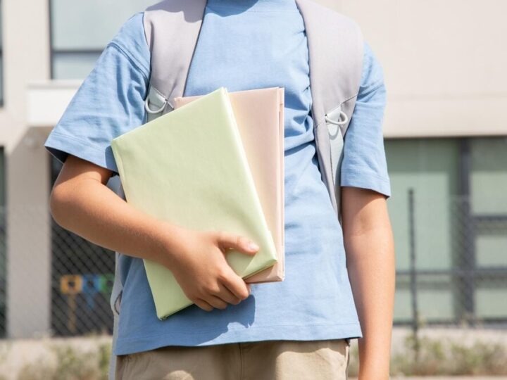 Szkolny Survival: Uczniowie Tworzą Nową Tradycję na Żoliborzu