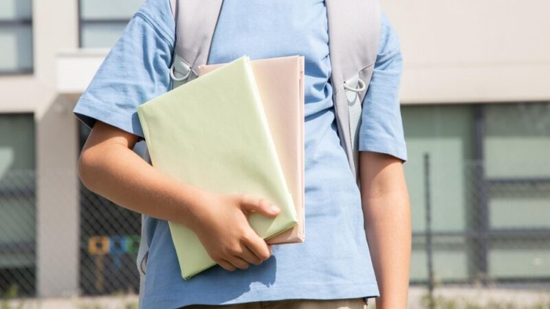 Szkolny Survival: Uczniowie Tworzą Nową Tradycję na Żoliborzu