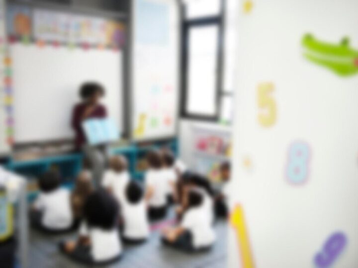 Nowe pokolenie liderów: Ślubowanie klas pierwszych w Mrozach