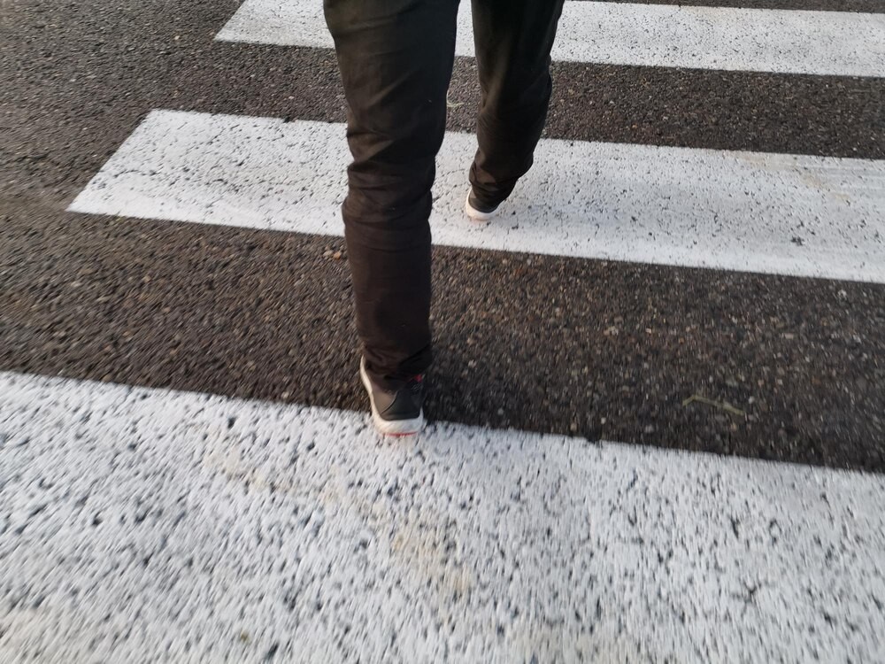 Tragiczne potrącenie pieszego: Policja wzywa do większej ostrożności na drogach