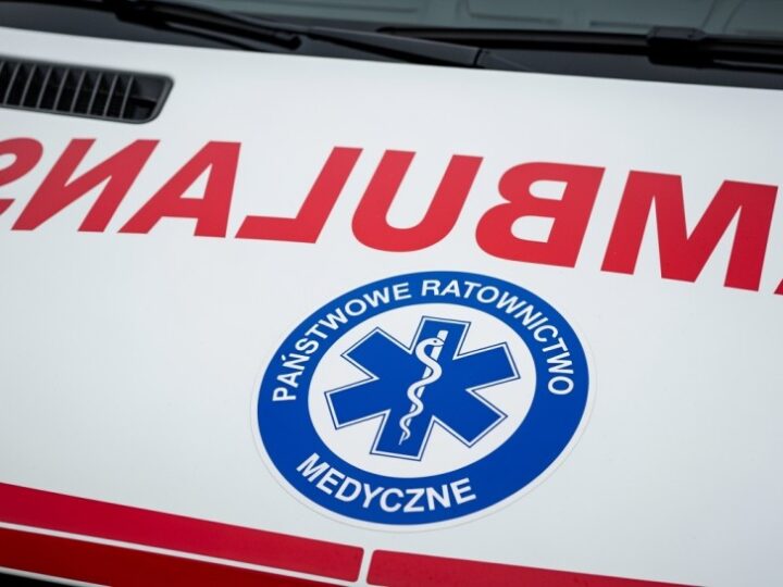 Błyskawiczna interwencja policji ratuje życie starszej kobiety na Woli