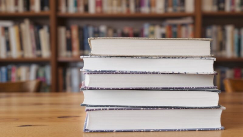 Jesienne wieczory z piórem w ręku – dołącz do twórczego pisania!