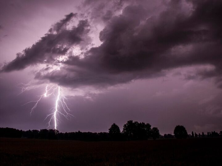 170 pługoposypywarek na warszawskich ulicach w walce z trudnymi warunkami pogodowymi