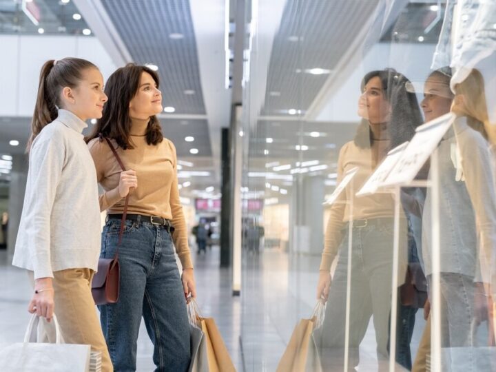 Bezpieczne zakupy w okresie przedświątecznym: jak unikać przestępców?