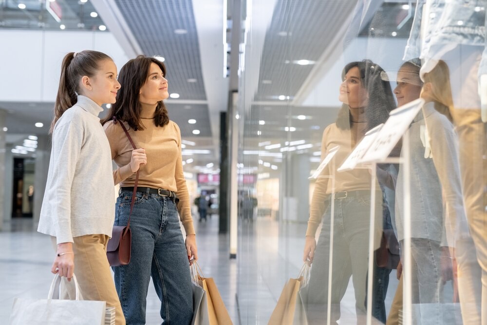 Bezpieczne zakupy w okresie przedświątecznym: jak unikać przestępców?