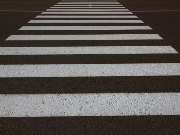 Bezpieczniejsze ulice: Nowe rozwiązania dla pieszych w Starej Miłośnie