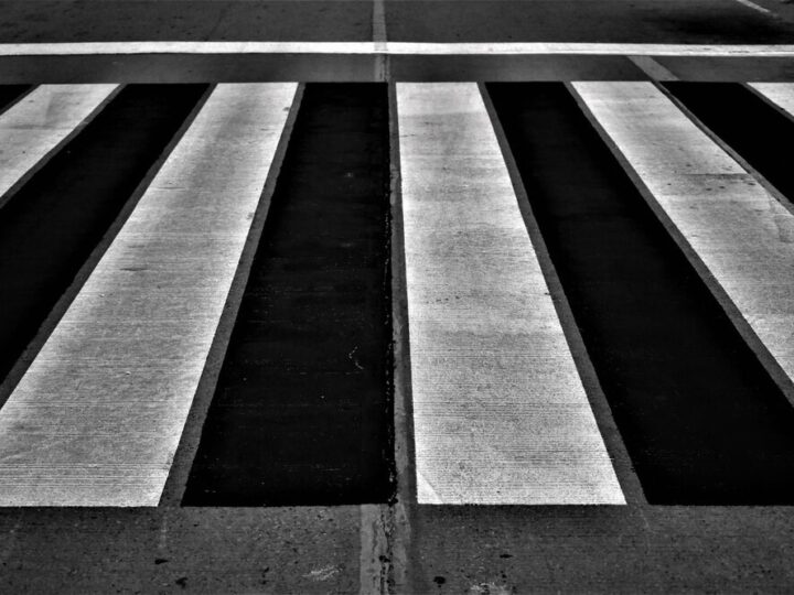 Bezpieczni na drodze: Jak odblaski ratują życie dzieci w Sulejówku