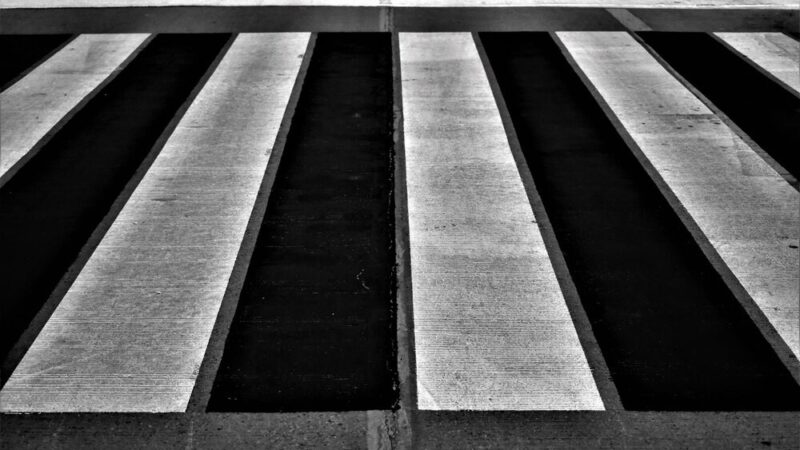 Bezpieczni na drodze: Jak odblaski ratują życie dzieci w Sulejówku