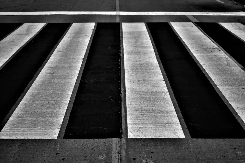 Bezpieczni na drodze: Jak odblaski ratują życie dzieci w Sulejówku