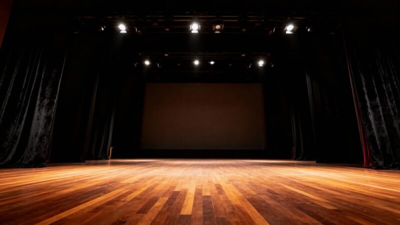 Świąteczna magia w Wawrze: Mikołaj i darmowy spektakl dla dzieci!