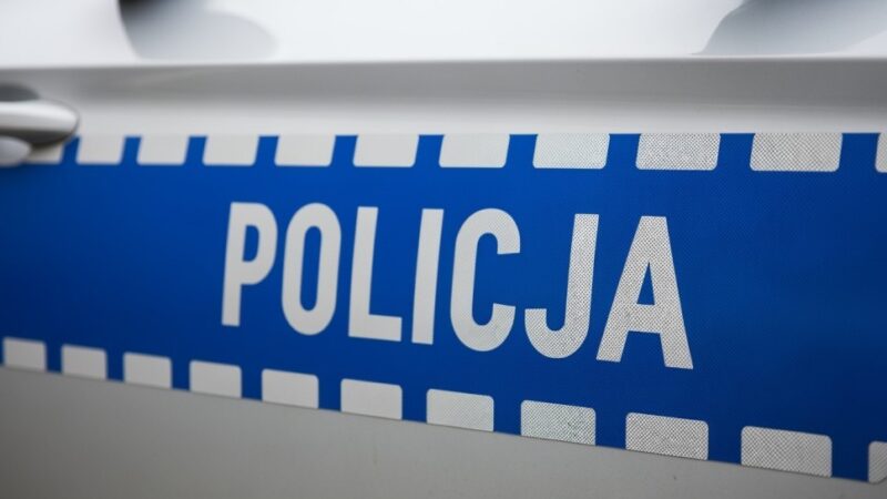 Policjanci Mikołajami: Świąteczna magia w „Koperniku” dla najmłodszych