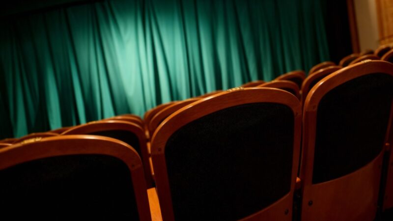 Warszawskie atrakcje sylwestrowe 2025: wydarzenia, teatry i rozrywka