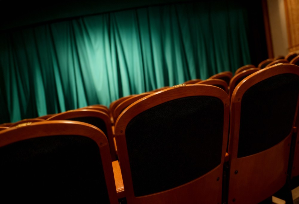 Warszawskie atrakcje sylwestrowe 2025: wydarzenia, teatry i rozrywka