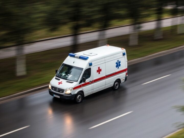 Błyskawiczne poszukiwania: odnalezienie zaginionego chłopca i dziadka w Bielanach