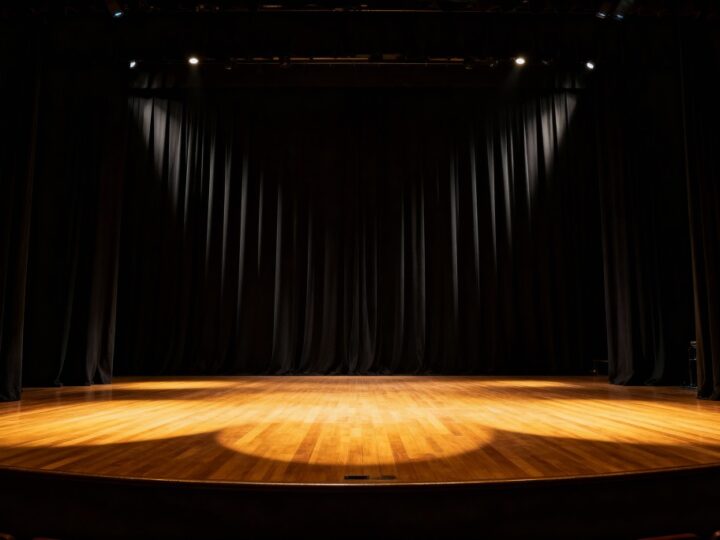 Wieczór z komedią „Pół żartem…” – magia teatru w Wilanowie!