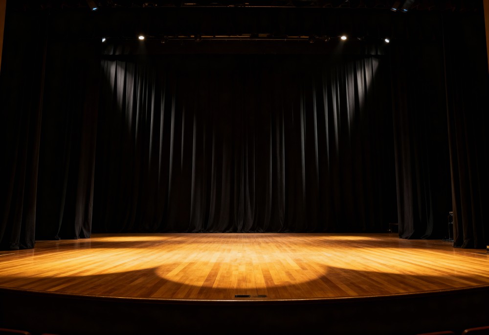 Wieczór z komedią „Pół żartem…” – magia teatru w Wilanowie!