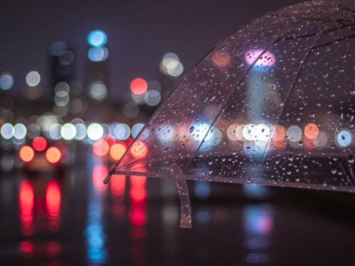 Warszawa mobilizuje 170 pługoposypywarek w walce z gołoledzią