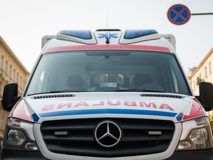 Akcja ratunkowa na Narwi: jak wydobyto samochód z rzeki w Warszawie