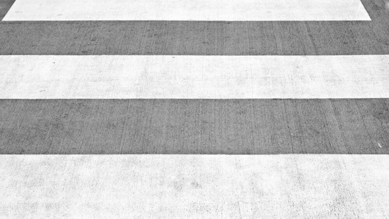 Zebra na Marszałkowskiej: Warszawiacy odkrywają nowe przejście!