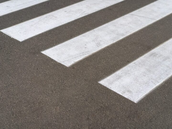 Bądź widoczny po zmroku – Twoje bezpieczeństwo na drodze!